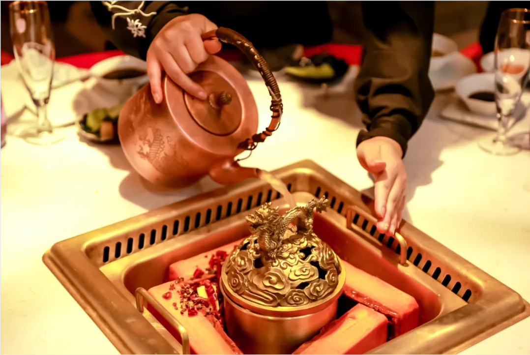 暖锅“新物种”强势崛起！！！“发酵锅底”正在升级暖锅赛道